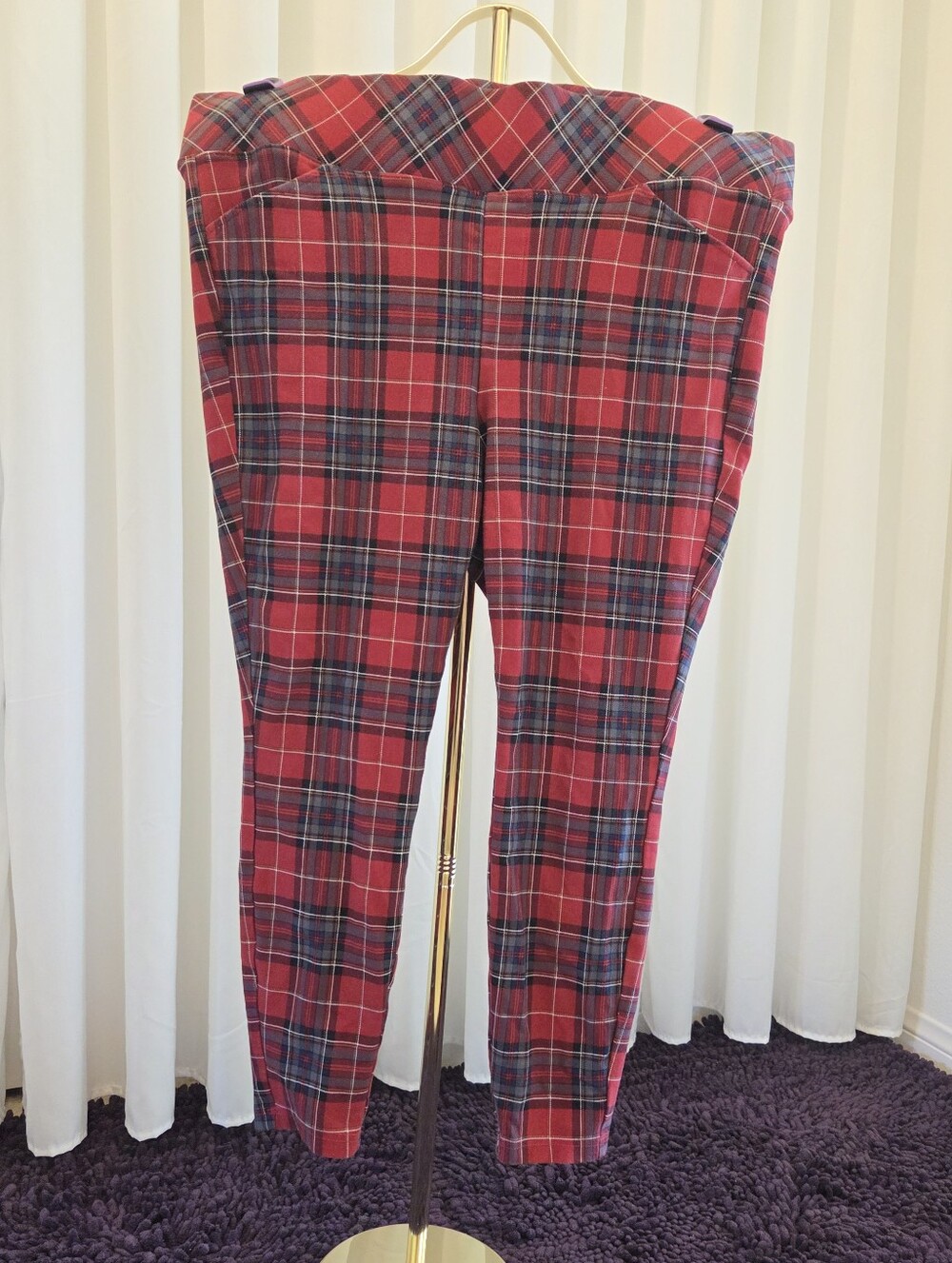 Torrid Pixie Pocket Pant Size 3 / 3X Red Plaid Crops Gently Used